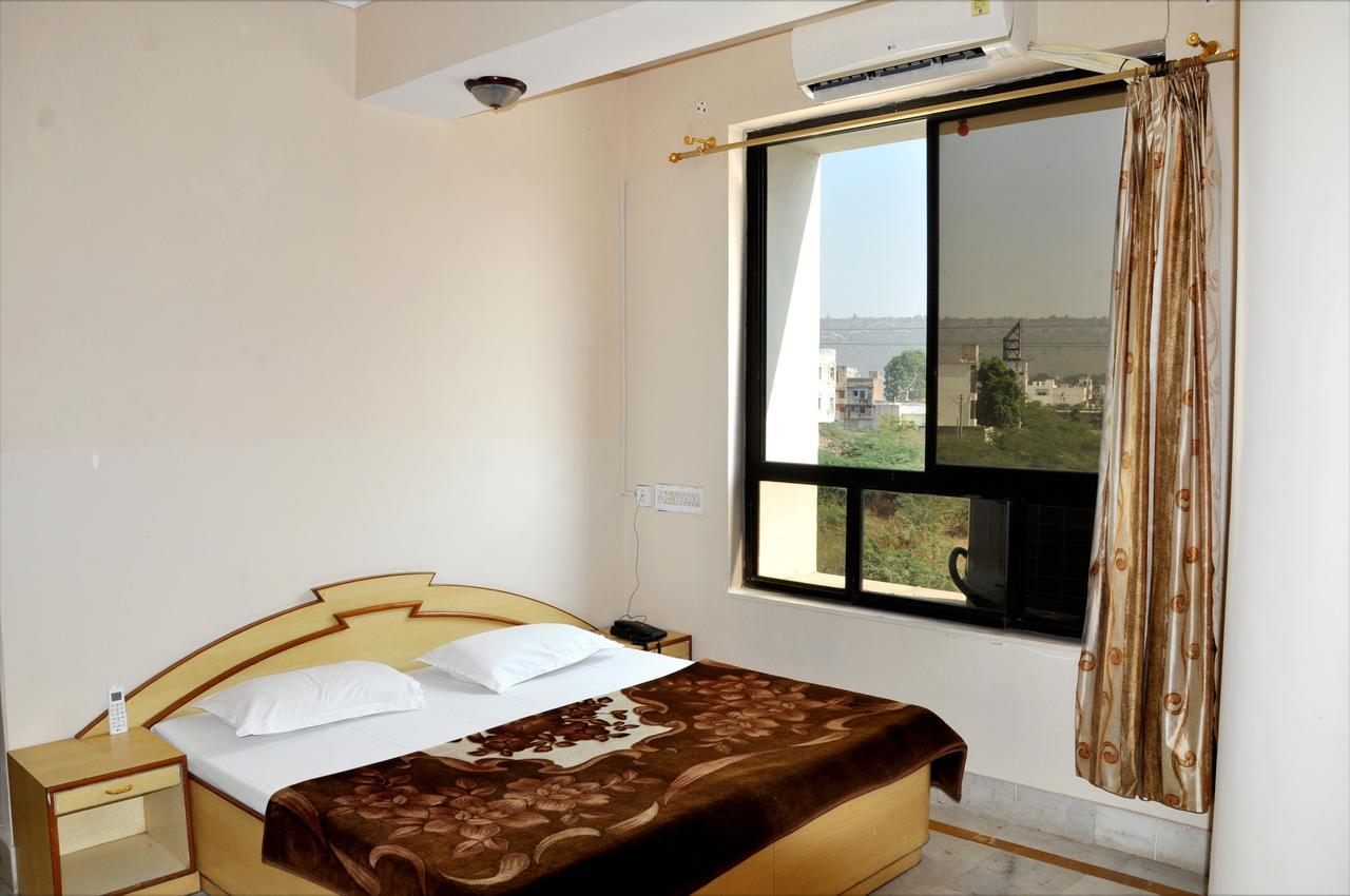 Hotel Kirti Plaza Chittorgarh Екстер'єр фото