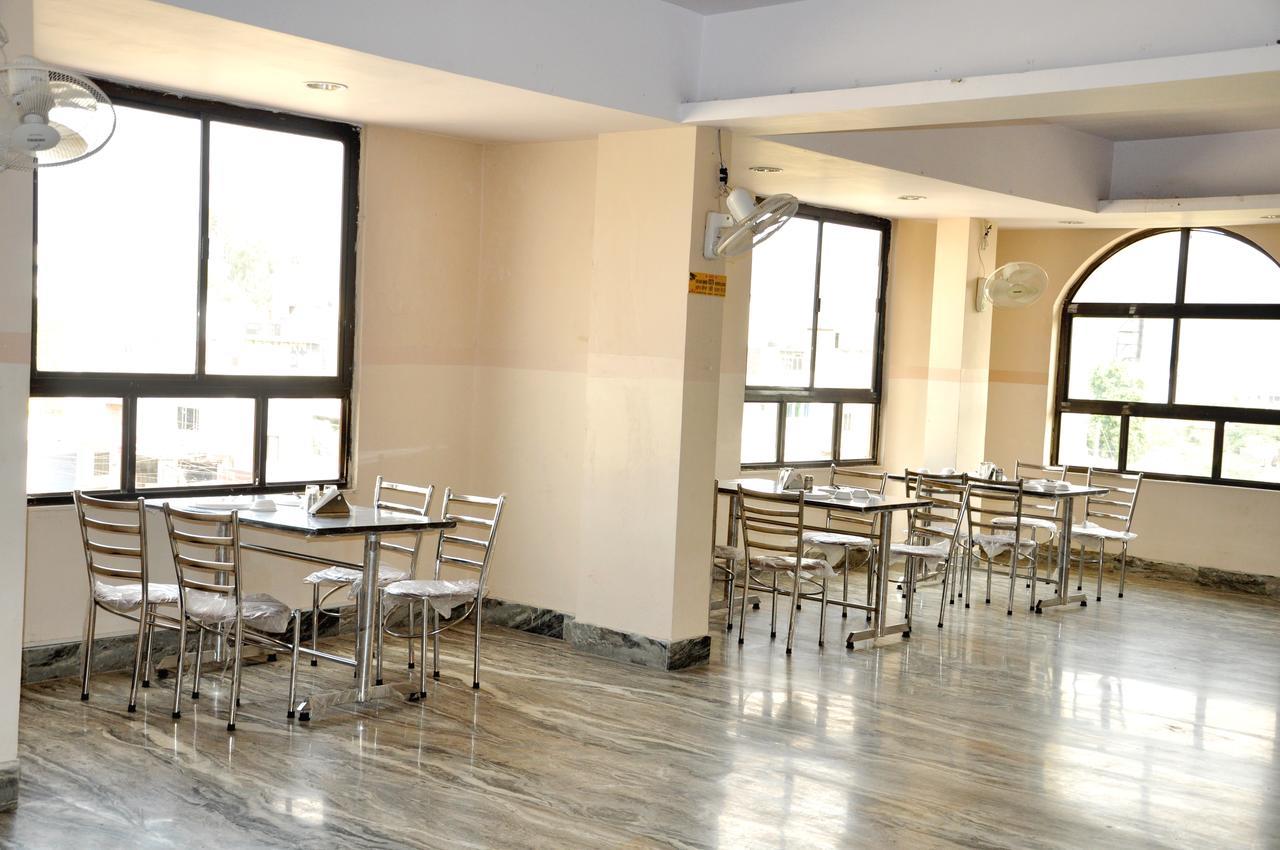 Hotel Kirti Plaza Chittorgarh Екстер'єр фото