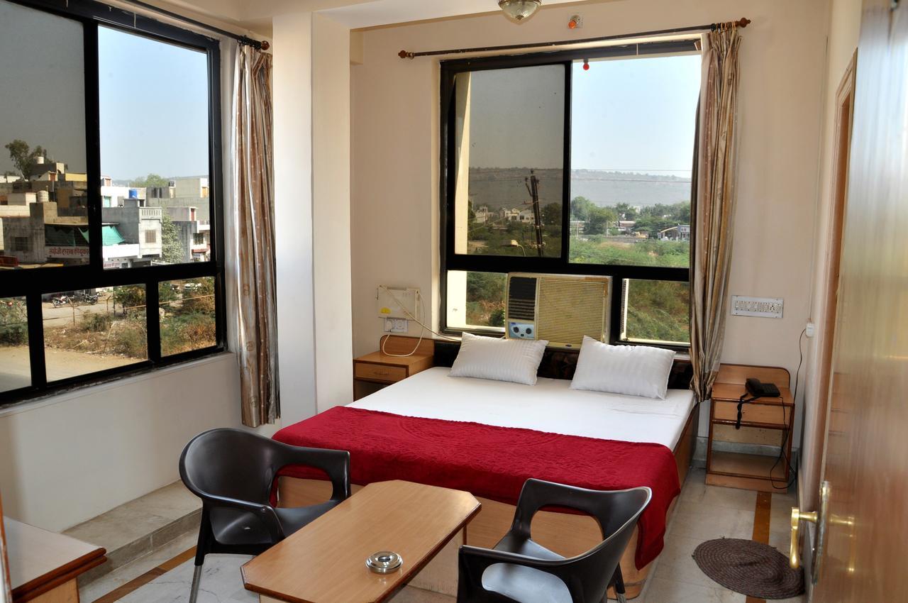 Hotel Kirti Plaza Chittorgarh Екстер'єр фото